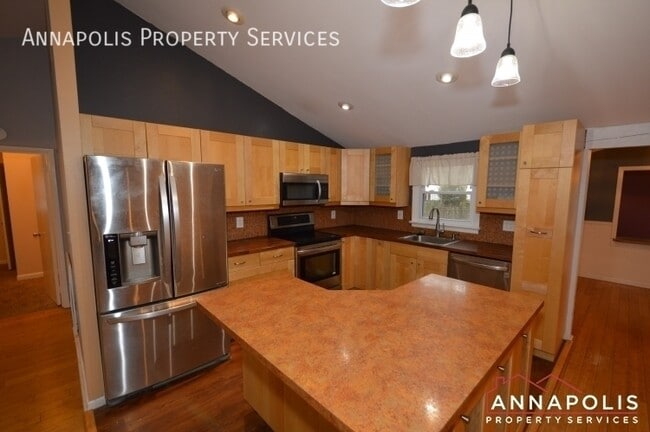 Photo - 1066 Broadview Dr
