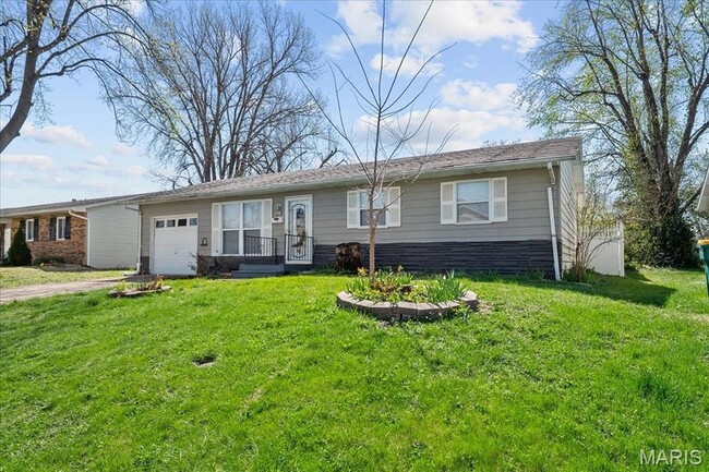 Photo - 807 Estate Dr