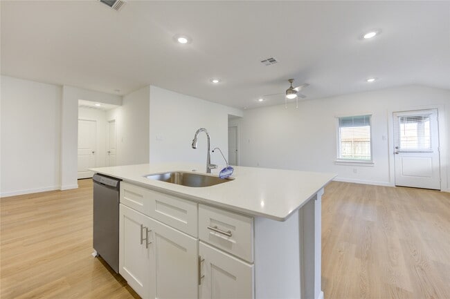 Building Photo - 1502 Splashing Wave Dr