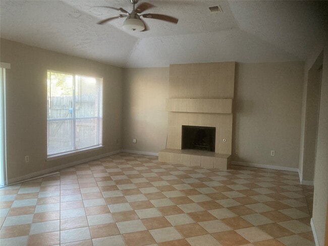 Photo - 303 Fair Oak Ct