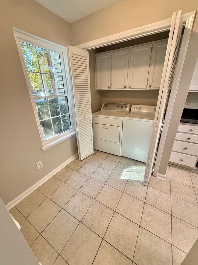 Photo - South Charlotte 2 Bedroom Garden Unit, Imm...