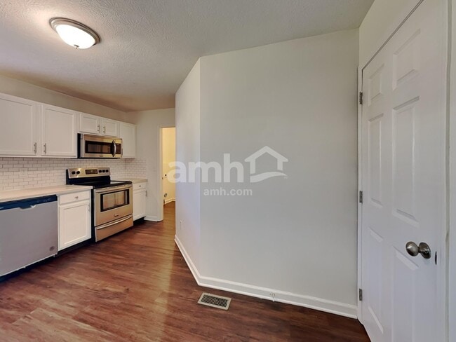 Photo - 2021 Belmont Dr