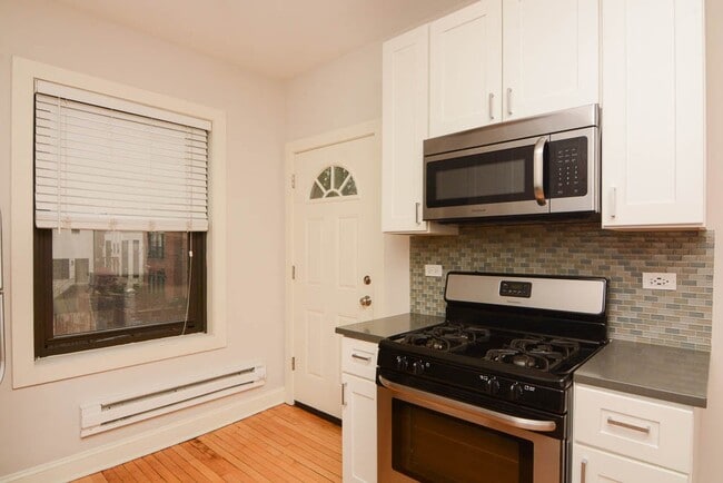 Photo - 2212 N Rockwell St Unit B3