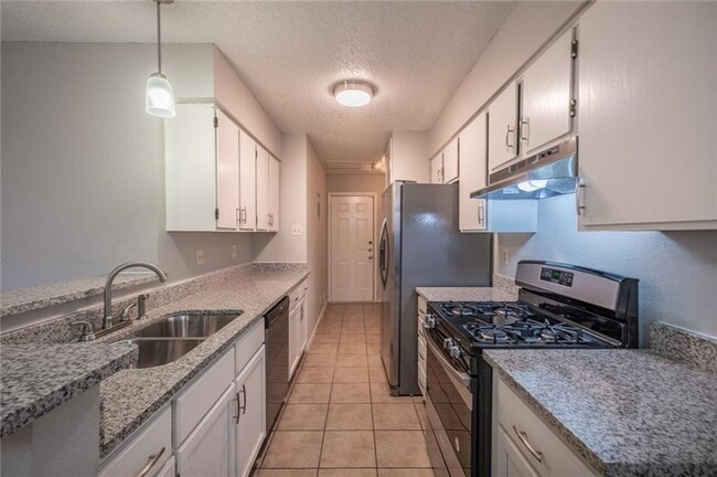 Building Photo - 12901 Chromite St Rental
