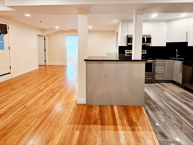 Photo - 1803 Beacon St Unit 2