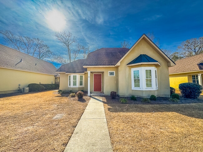 Building Photo - 8 Clayton Ln