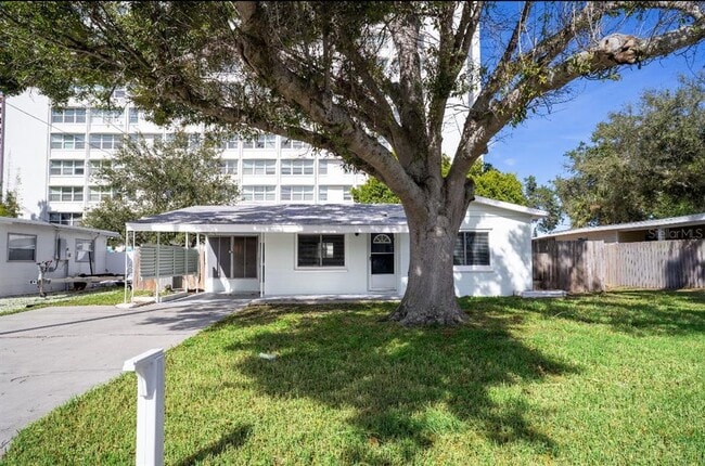 Building Photo - 6741 Hibiscus Ave S