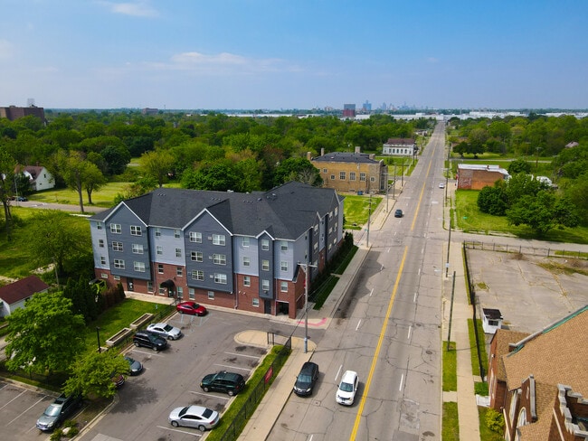 Photo - Lakewood Manor