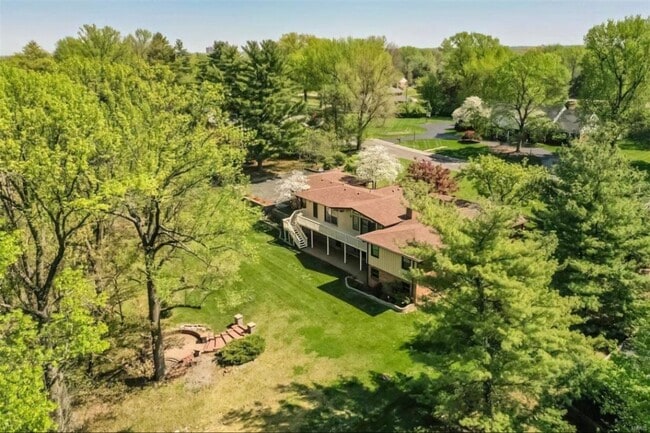 Building Photo - 139 Ladue Oaks Dr