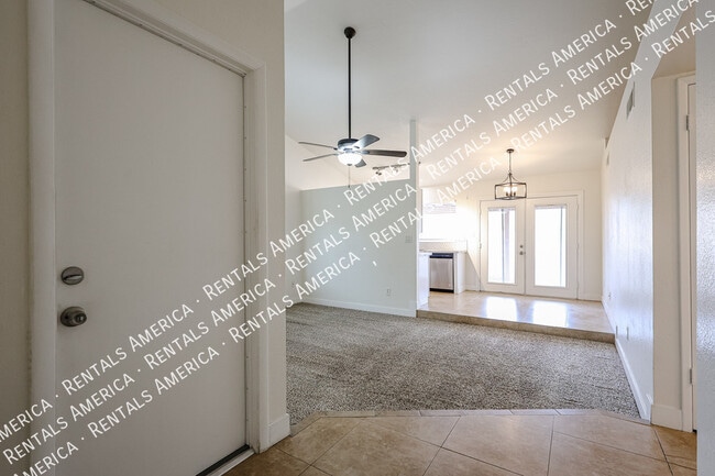 Photo - 2842 E Irwin Ave