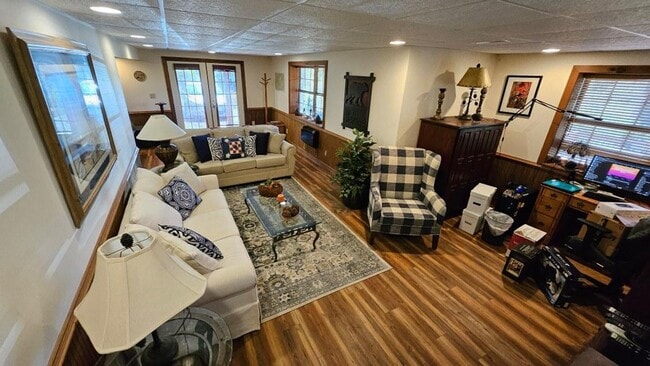 Photo - $1,750 - 2 Bedroom 1 Bathroom Gorgeous Fur...