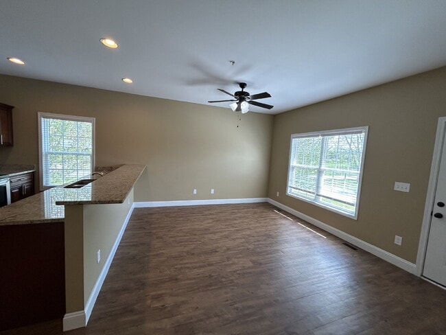 Photo - 3 BD 2 BA APT FOR RENT Unidad A