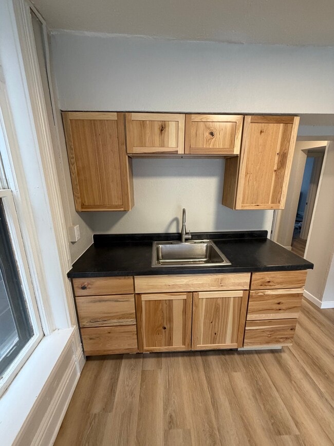 116 E 3rd St