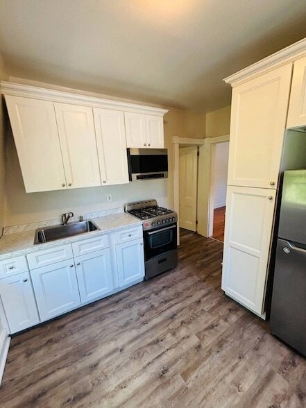 145 Carpenter Ave