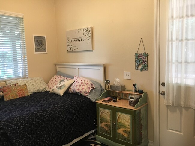 Photo - 12743 Larchmont St