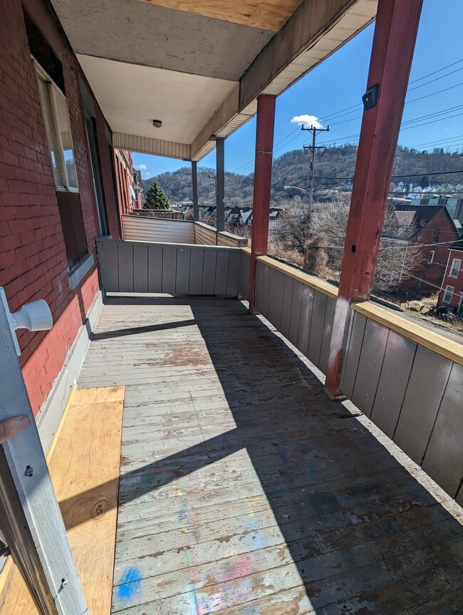 506 Middle Ave Townhome Townhome Rental in Wilmerding PA