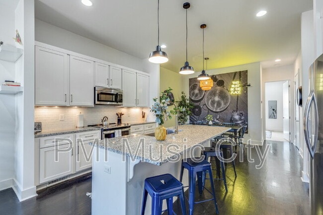 1027 Wedgewood Ave