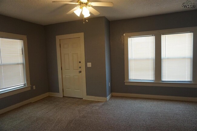Photo - 2173 Ave J