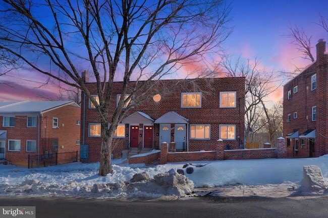 Building Photo - 146 Joliet St Unit B