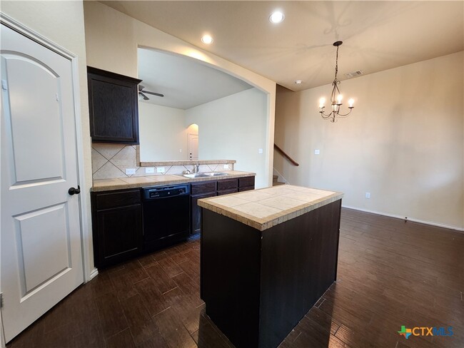 Photo - 501 Creekside Cir