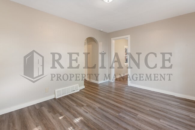 Photo - 1303 W 33rd St S