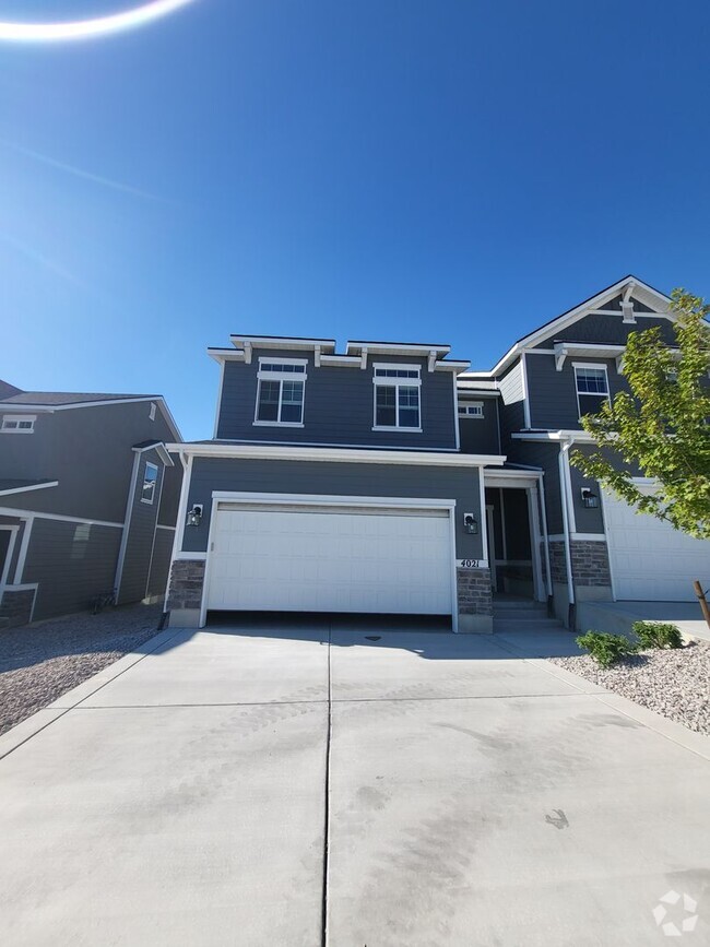 Building Photo - Brand new Townhomes