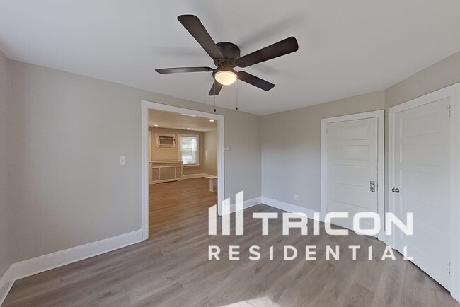 Photo - 407 W Waverly Rd