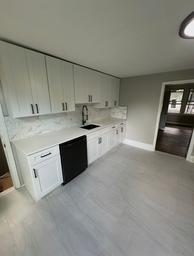 Building Photo - 34 S Main St Unit 3