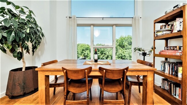 Photo - 130 Scholes St Unidad 2A