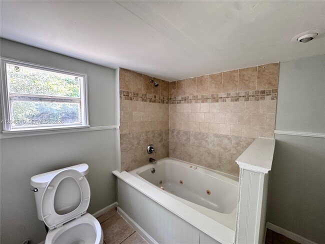 Photo - 1801 NE 50th St