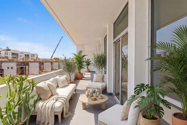 Photo - Spacious 1-Bedroom in Coral Gables, Utilities and Parking Included Unidad 304