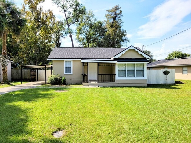 Building Photo - Irresistible Single Family Home | 3 BR/2BA | In Jacksonville