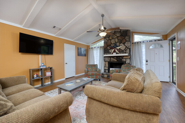 Building Photo - 4900 Hearthstone Dr Rental