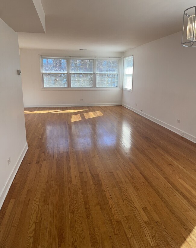 Photo - 7130 N Paulina St