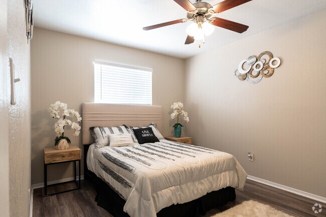 2BR, 1BA - 797SF
