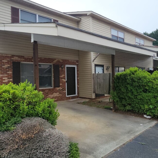 Updated Townhouse Apartment FOR RENT In Be... - Updated Townhouse Apartment FOR RENT In Be...