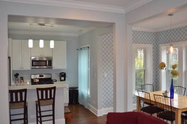 Photo - Luxury  3 bedroom duplex in Lakeview  www.CedarRealty.com Unit 735-1F