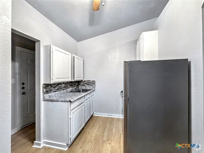 Building Photo - 1108 W McCarty Ln Rental