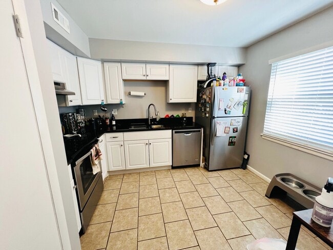 Photo - 733 Tilden Pl