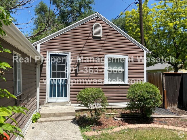 Building Photo - Check Out This Charming 1 Bedroom 1 Bathro... Rental