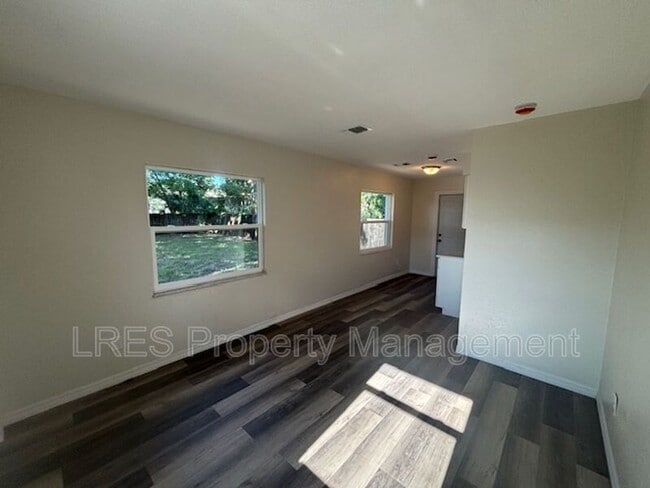 Photo - 2204 W Pine St