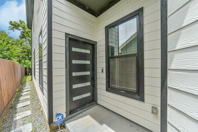 Photo - 6008 Canal St