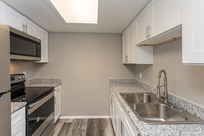 2BR, 1BA - 1,000SF