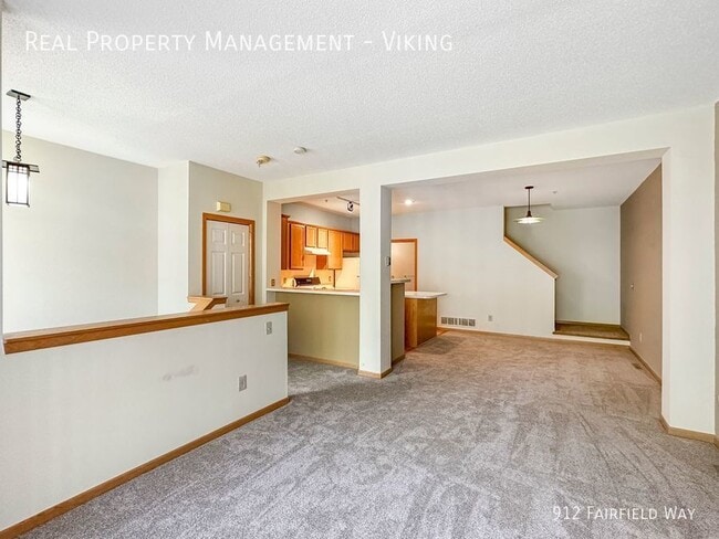 Photo - 2 Bed townhome with 2 Car Garage in Minnet...