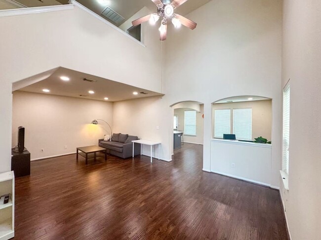 Photo - 3923 Calgary Cir