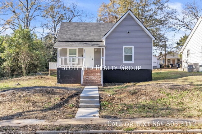 Building Photo - 307 B St