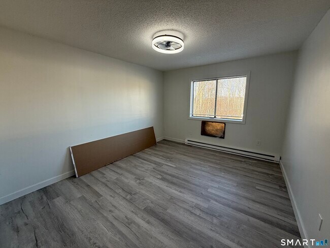 Photo - 264 Scott Rd Unit APT 7