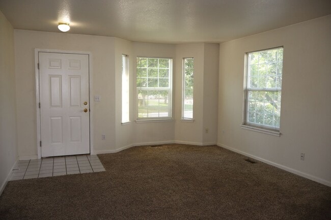 Photo - Cozy & Spacious 3-Bedroom Townhome In Fort Collins