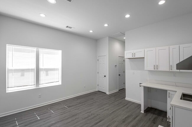 Photo - 214 S Park St Unit B