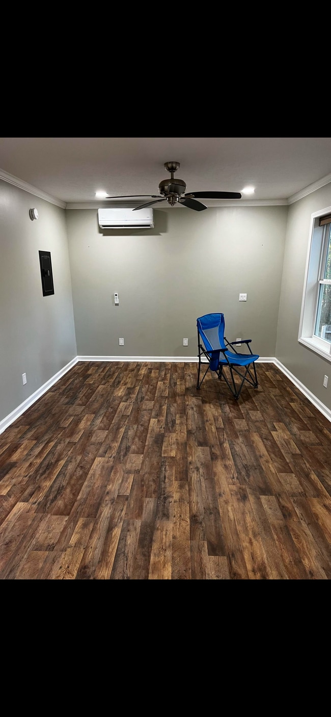 Incluye todo, internet, electricidad, calefacción, aire acondicionado, recolección de basura, mantenimiento exterior... solo traer muebles. - 289 Fox Trl Unidad 1